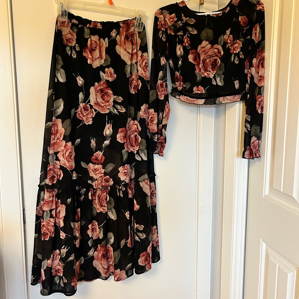 Cropped blouse and skirt set